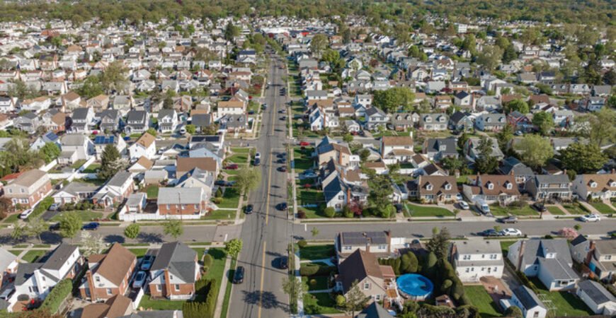 Family Living in Mineola: Top Neighborhoods Ranked by School Ratings & Community